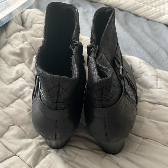 Black heeled ankle boots - Picture 4 of 5